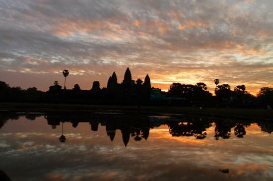 Nascer do sol em Angkor Wat no Camboja. Daqueles que valia a pena acordar cedo.