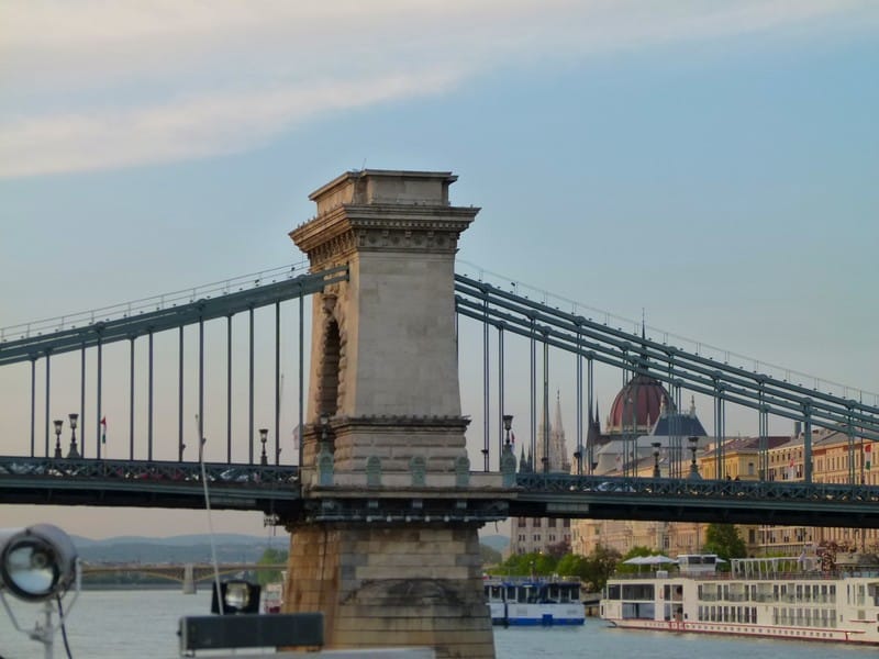 Passeio de barco pelo Danúbio em Budapeste