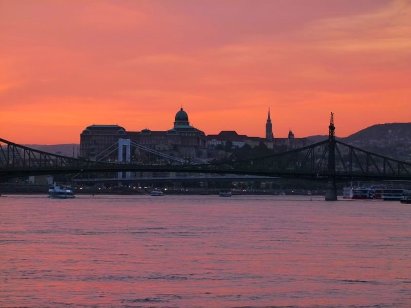Passeio de barco pelo Danúbio em Budapeste